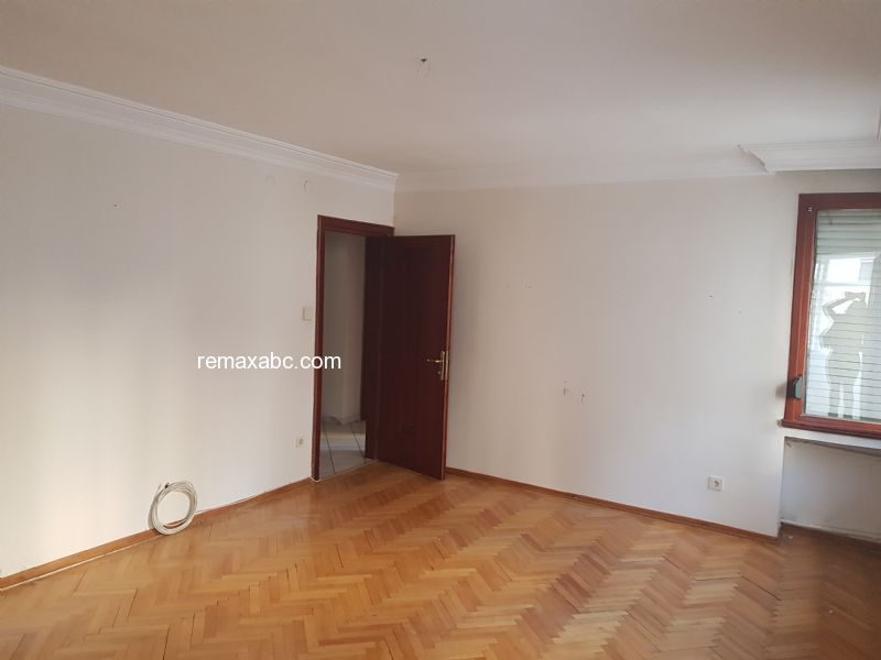 BAĞDAT CADDESİ'NE 500M MESAFEDE 5+1 220M2 SATILIK DAİRE