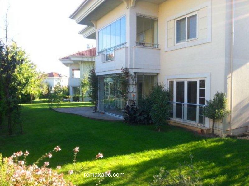 İSTANBUL ÇEKMEKÖY Satılık VİLLA MÜSTAKİL EV 15 RE/MAX Abc