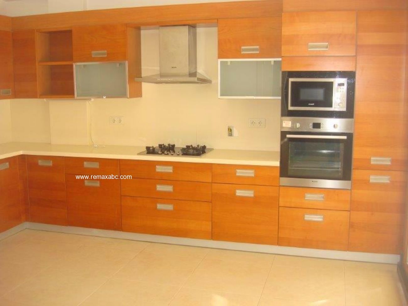 İSTANBUL ÇEKMEKÖY Kiralık VİLLA MÜSTAKİL EV 1723 RE/MAX Abc