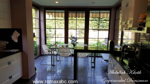 İSTANBUL ÇEKMEKÖY Satılık VİLLA MÜSTAKİL EV 1446 RE/MAX Abc