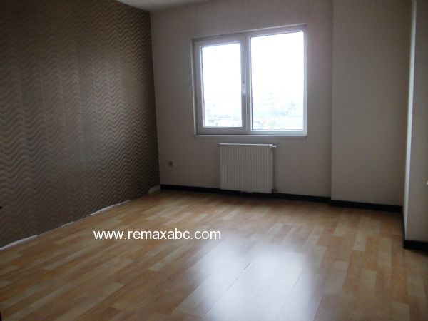 AĞAOĞLU MY TOWN'DA RE/MAX ABC'DEN SİTEDE TEK 1+1 SATILIK - 124374