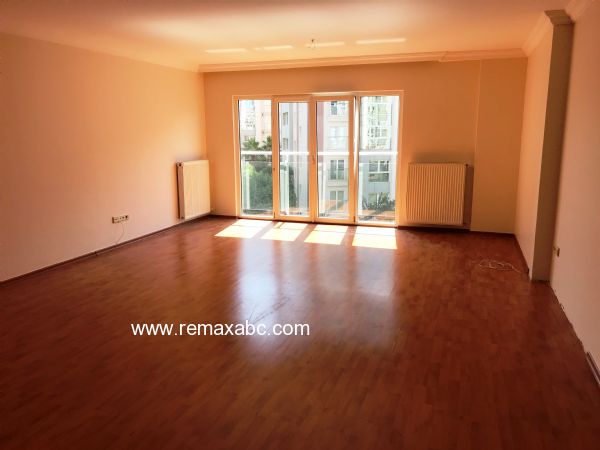 AĞAOĞLU MY TOWN'DA RE/MAX ABC'DEN SİTE PEYSAJ VE HAVUZ MANZARALI 3+1 SATILIK - 125939