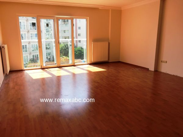AĞAOĞLU MY TOWN'DA RE/MAX ABC'DEN SİTE PEYSAJ VE HAVUZ MANZARALI 3+1 SATILIK - 125940